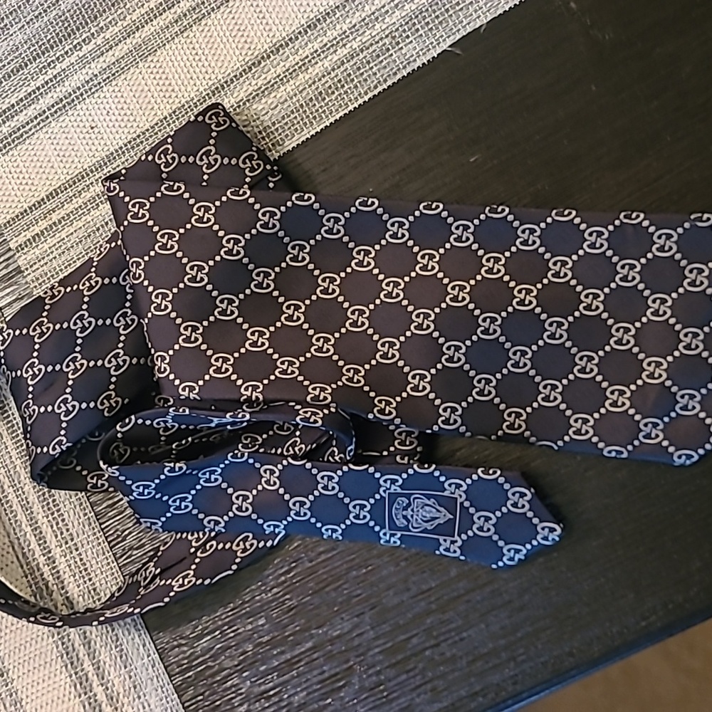 Mens Gucci Tie- not selling for less than $90